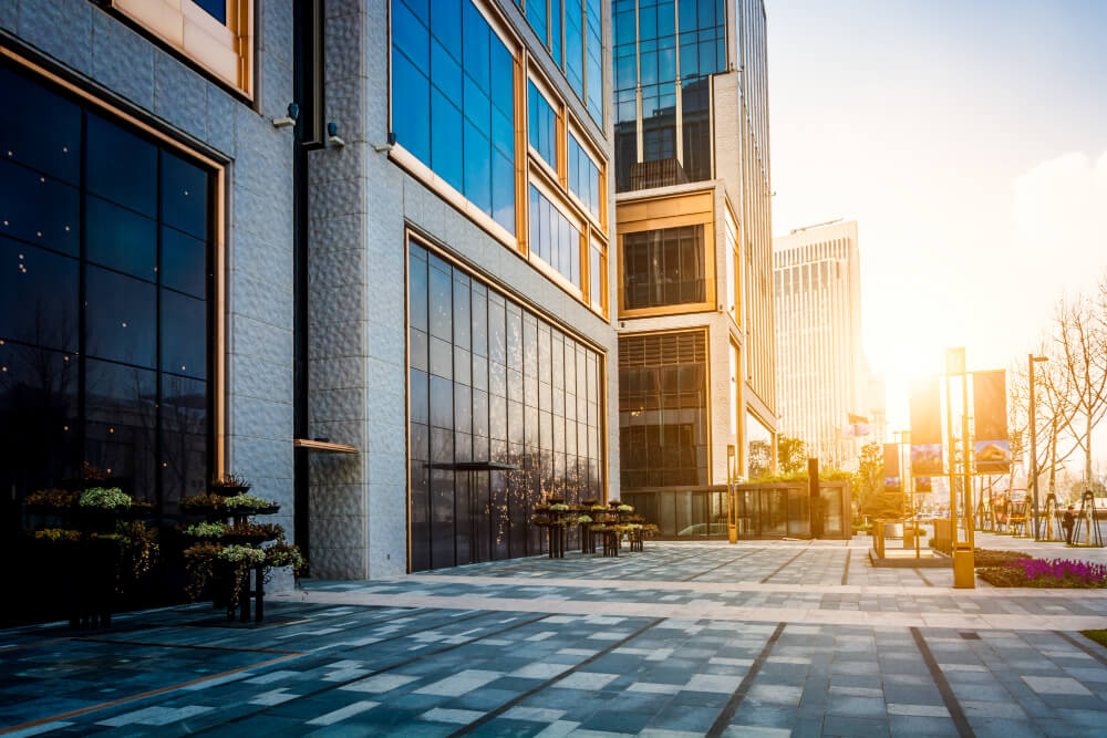 empty-floor-front-modern-building